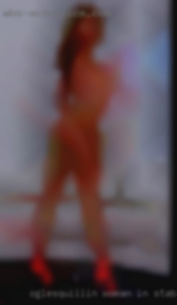 Oglesquillin woman in stable with a hose fucking