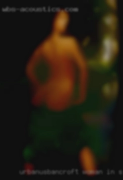 UrbanusBancroft woman in stable with a hose fucking